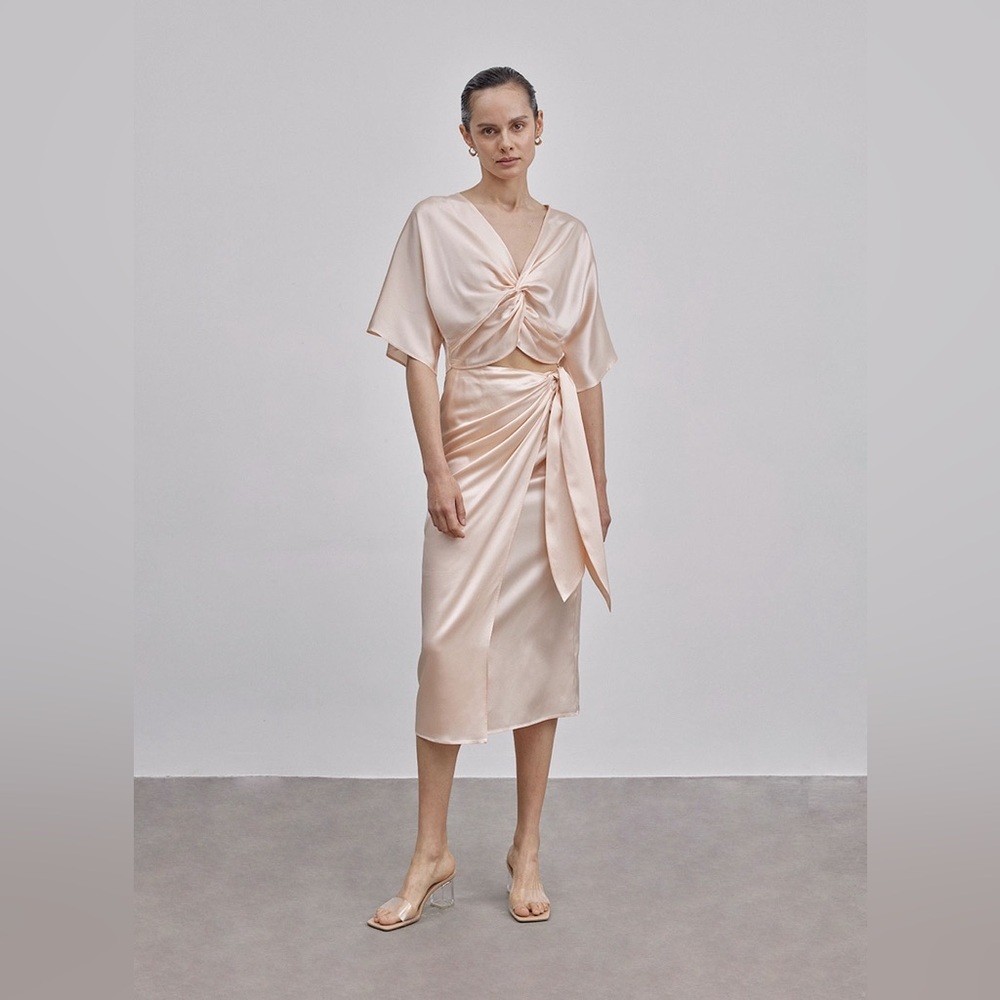 Silk Maison Salmon Athena Bow Tie Silk Midi Skirt